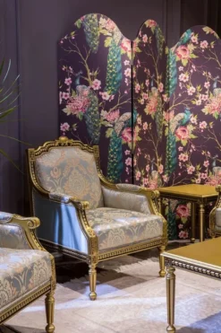 Casa Padrino Luxus Barock Sessel Hellblau / Gold 68 x 72 x H. 103 cm - Wohnzimmer Sessel mit elegantem Muster - Barock Wohnzimmer Möbel