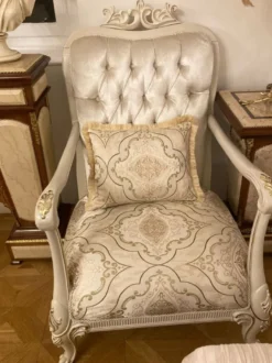 Casa Padrino Luxus Barock Sessel Silber / Mehrfarbig / Creme / Gold - Prunkvoller Wohnzimmer Sessel mit elegantem Muster - Luxus Wohnzimmer Möbel im Barockstil - Barock Möbel - Edel & Prunkvoll