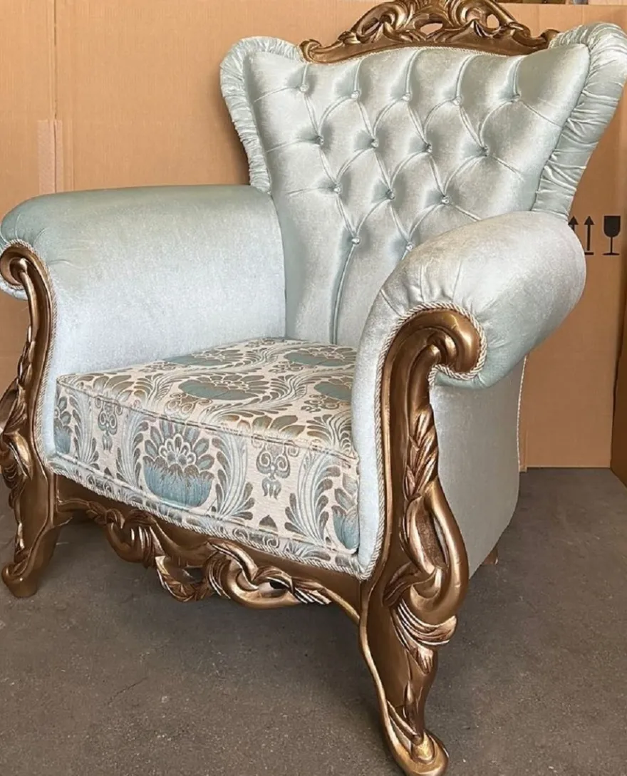 Casa Padrino Luxus Barock Sessel Türkis Muster / Gold - Prunkvoller Wohnzimmer Sessel mit Glitzersteinen - Luxus Wohnzimmer Möbel im Barockstil - Barock Möbel - Edel & Prunkvoll
