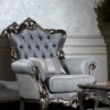 Casa Padrino Luxus Barock Sessel Hellblau / Grau / Dunkelgrau / Gold - Eleganter Wohnzimmer Sessel mit Muster und dekorativem Kissen - Barock Wohnzimmer Möbel
