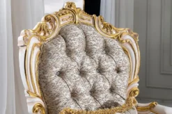 Casa Padrino Luxus Barock Sessel Silber / Beige / Schwarz / Weiß / Gold - Prunkvoller Wohnzimmer Sessel mit Glitzersteinen - Barockstil Wohnzimmer Möbel - Luxus Möbel im Barockstil