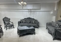 Casa Padrino Luxus Barock Sessel Grau / Silber - Prunkvoller Wohnzimmer Sessel - Barockstil Wohnzimmer Möbel - Luxus Möbel im Barockstil - Barock Einrichtung - Edel & Prunkvoll