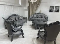 Casa Padrino Luxus Barock Sessel Grau / Silber - Prunkvoller Wohnzimmer Sessel - Barockstil Wohnzimmer Möbel - Luxus Möbel im Barockstil - Barock Einrichtung - Edel & Prunkvoll