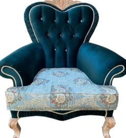Casa Padrino Luxus Barock Sessel Türkis / Grün / Creme - Prunkvoller Wohnzimmer Sessel mit elegantem Blumenmuster und Glitzersteinen - Barock Wohnzimmer Möbel