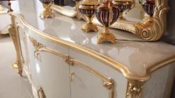 Casa Padrino Luxus Barock Sideboard mit Wandspiegel Weiß / Beige / Gold