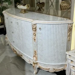 Casa Padrino Luxus Barock Sideboard Weiß / Gold - Prunkvoller Massivholz Schrank mit 4 Türen und 3 Schubladen - Barock Möbel - Edel & Prunkvoll