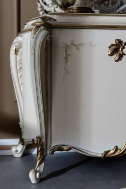 Casa Padrino Luxus Barock Sideboard Cremefarben / Weiß / Gold - Prunkvoller Massivholz Schrank mit 4 Türen und Schublade - Barock Möbel