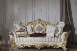 Casa Padrino Luxus Barock Sofa Weiß / Gold 248 x 108 x H. 122 cm - Wohnzimmer Sofa mit elegantem Muster und dekorativen Kissen - Prunkvolle Barock Möbel