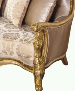 Casa Padrino Luxus Barock Sofa Beige / Gold - Prunkvolles Wohnzimmer Sofa mit Muster - Barock Wohnzimmer Möbel - Edel & Prunkvoll