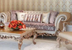 Casa Padrino Luxus Barock Sofa Lila / Creme / Beige / Kupferfarben 260 x 100 x H. 90 cm - Prunkvolles Wohnzimmer Sofa mit edlem Muster - Barock Wohnzimmer Möbel