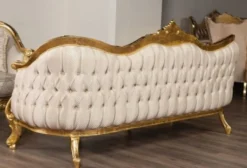 Casa Padrino Luxus Barock Sofa Beige / Gold - Prunkvolles Wohnzimmer Sofa mit Muster - Prunkvolle Barock Wohnzimmer Möbel