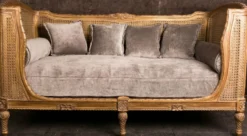 Casa Padrino Luxus Barock Sofa mit Kissen Braun / Taupe 187 x 89 x H. 103 cm - Handgefertigtes Sofa im Antik Stil - Wohnzimmer Möbel