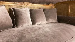 Casa Padrino Luxus Barock Sofa mit Kissen Braun / Taupe 187 x 89 x H. 103 cm - Handgefertigtes Sofa im Antik Stil - Wohnzimmer Möbel