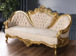 Casa Padrino Luxus Barock Sofa Cremefarben / Gold - Prunkvolles Wohnzimmer Sofa mit Muster - Barock Wohnzimmer Möbel - Edel & Prunkvoll