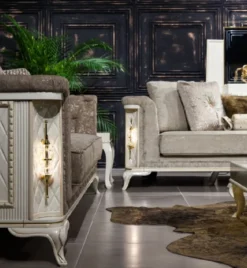Casa Padrino Luxus Barock Sofa Hellgrau / Weiß / Gold - Beleuchtetes Wohnzimmer Sofa im Barockstil - Barock Wohnzimmer Möbel - Edel & Prunkvoll