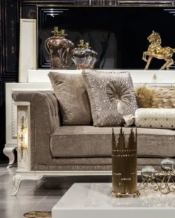 Casa Padrino Luxus Barock Sofa Grau / Weiß / Gold - Beleuchtetes Wohnzimmer Sofa im Barockstil - Barock Wohnzimmer Möbel - Edel & Prunkvoll