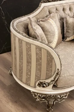 Casa Padrino Luxus Barock Sofa Beige / Cremefarben / Braun / Gold - Prunkvolles Wohnzimmer Sofa mit elegantem Muster - Barock Wohnzimmer Möbel