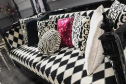 Casa Padrino Luxus Barock Sofa Weiß / Schwarz 240 x 96 x H. 83 cm - Wohnzimmer Sofa mit elegantem Muster - Edel & Prunkvoll