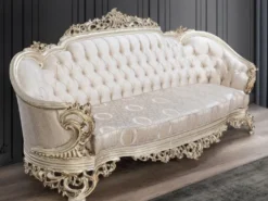 Casa Padrino Luxus Barock Sofa Cremefarben / Beige / Antik Gold - Prunkvolles Wohnzimmer Sofa mit elegantem Muster - Barock Wohnzimmer Möbel