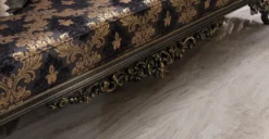Casa Padrino Luxus Barock Sofa Lila / Grau / Gold - Barockstil Wohnzimmer Sofa mit elegantem Muster - Luxus Wohnzimmer Möbel im Barockstil - Barock Möbel - Barock Einrichtung
