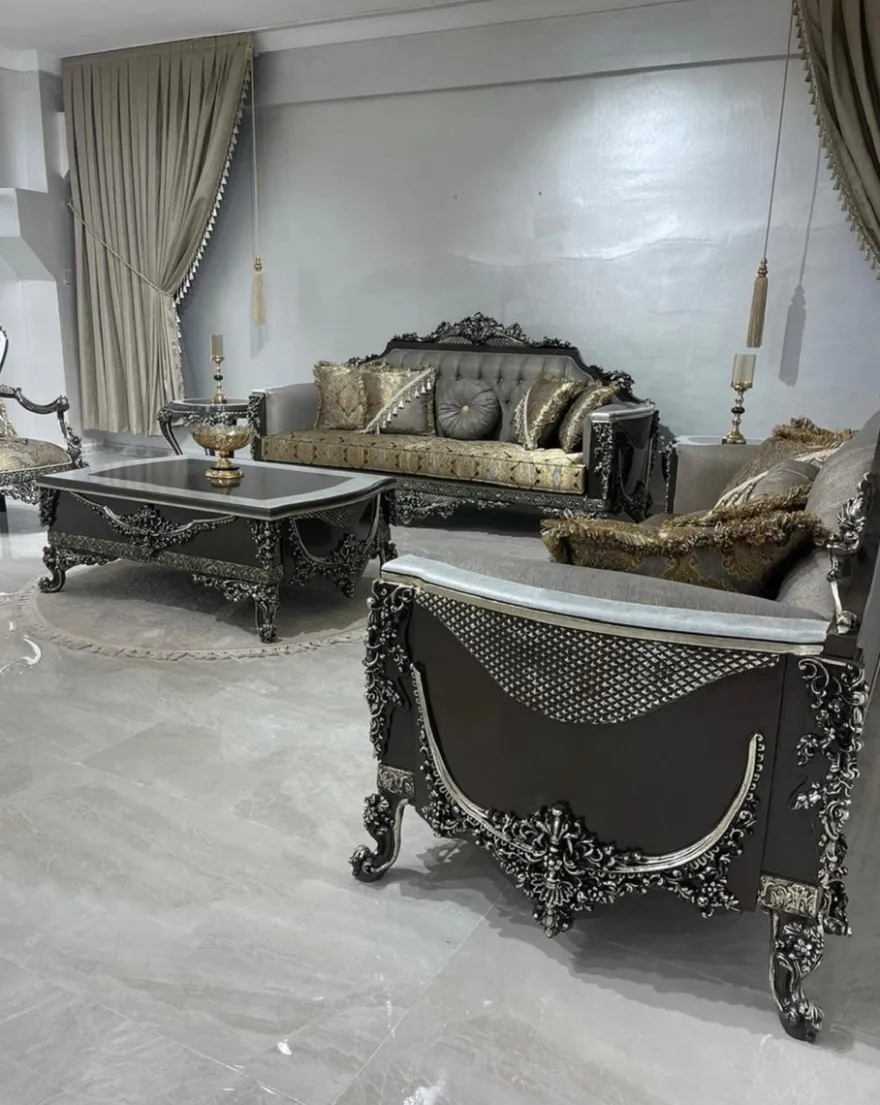 Casa Padrino Luxus Barock Sofa Silber / Gold / Weiß / Schwarz / Silber - Prunkvolles Wohnzimmer Sofa - Barockstil Wohnzimmer Möbel - Luxus Möbel im Barockstil - Edel & Prunkvoll