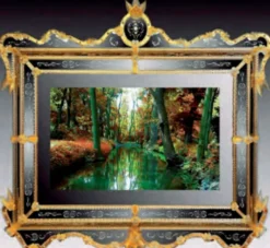 Casa Padrino Luxus Barock Spiegel Gold - Prunkvoller Wandspiegel im Venezianischen Stil mit integriertem 40 Zoll TV - Hotel Möbel - Barock Möbel - Luxus Möbel im Barockstil - Made in Italy