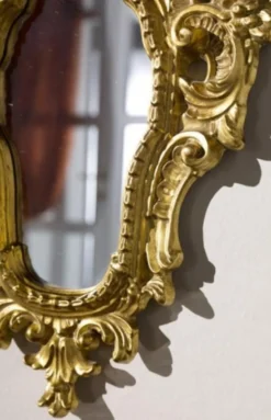 Casa Padrino Luxus Barock Spiegel Gold 39 x 3 x H. 64 cm - Wandspiegel im Barockstil - Edel & Prunkvoll