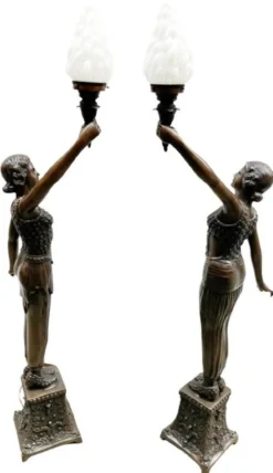 Casa Padrino Luxus Barock Stehleuchten Damen mit Fakeln Bronzefarben / Weiß 65 x 30 x H. 190 cm - Elegante Bronze Deko Skulpturen - Prunkvolle Barock Bronze Leuchten