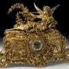 Casa Padrino Luxus Barock Tischuhr Gold 61 x 25 x H. 47 cm - Handgefertigte Barockstil Bronze Uhr - Barock Schreibtischuhr - Barock Schreibtisch Deko - Barock Deko Accessoires - Barockstil Uhren