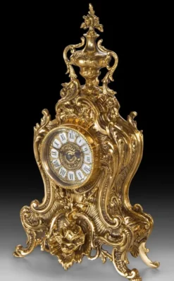 Casa Padrino Luxus Barock Tischuhr Gold 26 x H. 47 cm - Handgefertigte Bronze Uhr im Barockstil - Barock Schreibtischuhr - Barock Schreibtisch Deko - Barock Deko Accessoires - Barockstil Uhren