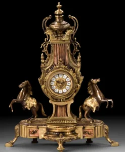 Casa Padrino Luxus Barock Tischuhr Gold / Bronze / Beige 43 x H. 54 cm - Handgefertigte Bronze Uhr im Barockstil - Barock Schreibtischuhr - Barock Schreibtisch Deko - Barock Deko Accessoires