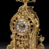 Casa Padrino Luxus Barock Tischuhr Gold 24 x H. 50 cm - Handgefertigte Bronze Uhr im Barockstil - Barock Schreibtischuhr - Barock Schreibtisch Deko - Barock Deko Accessoires - Barockstil Uhren