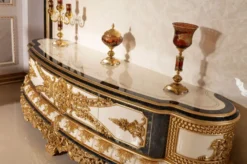 Casa Padrino Luxus Barock TV Schrank Weiß / Blau / Gold - Prunkvolles Wohnzimmer Sideboard mit Rückwand - Barock Wohnzimmer Möbel - Edel & Prunkvoll
