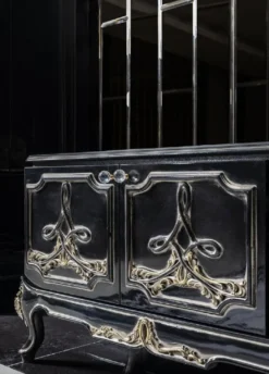 Casa Padrino Luxus Barock TV Schrank Schwarz / Gold - Prunkvolles Wohnzimmer Sideboard mit 4 Türen - Barock Wohnzimmer Möbel