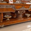 Casa Padrino Luxus Barock TV Schrank Braun / Bronzefarben - Prunkvolles Wohnzimmer Sideboard mit Rückwand - Barock Wohnzimmer Möbel - Edel & Prunkvoll