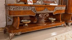 Casa Padrino Luxus Barock TV Schrank Braun / Bronzefarben - Prunkvolles Wohnzimmer Sideboard mit Rückwand - Barock Wohnzimmer Möbel - Edel & Prunkvoll