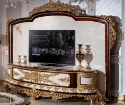 Casa Padrino Luxus Barock TV Schrank Weiß / Braun / Gold - Prunkvolles Wohnzimmer Sideboard mit Rückwand - Barock Wohnzimmer Möbel - Edel & Prunkvoll