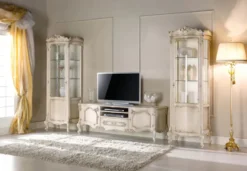 Casa Padrino Luxus Barock TV Schrank Cremefarben / Silber - Handgefertigtes Massivholz Sideboard mit 2 Türen und Schublade - Barock Wohnzimmer Möbel - Luxus Qualität - Made in Italy