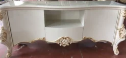 Casa Padrino Luxus Barock TV Schrank Weiß / Gold - Handgefertigter Fernsehschrank mit 2 Türen und Schublade - Barock Wohnzimmer Möbel