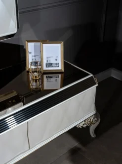 Casa Padrino Luxus Barock TV Schrank Weiß / Gold / Schwarz 235 x 52 x H. 54 cm - Edles Massivholz Lowboard mit TV Wand - Wohnzimmerschrank - Wohnzimmer Möbel im Barockstil