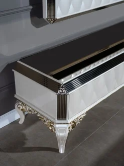 Casa Padrino Luxus Barock TV Schrank Weiß / Gold / Schwarz 235 x 52 x H. 54 cm - Edles Massivholz Lowboard mit TV Wand - Wohnzimmerschrank - Wohnzimmer Möbel im Barockstil