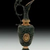 Casa Padrino Luxus Barock Vase in Weinkrug Form Grün / Messing H. 45 cm - Barock Deko Accessoires
