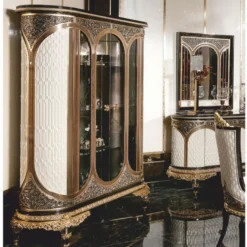 Casa Padrino Luxus Barock Vitrine Weiß / Braun / Schwarz / Gold 157 x H. 200 cm - Prunkvoller Massivholz Vitrinenschrank - Barock Möbel