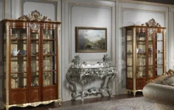 Casa Padrino Luxus Barock Vitrine Braun / Gold / Silber - Edler Massivholz Vitrinenschrank mit 2 Türen - Hotel Möbel - Schloss Möbel - Luxus Qualität - Made in Italy