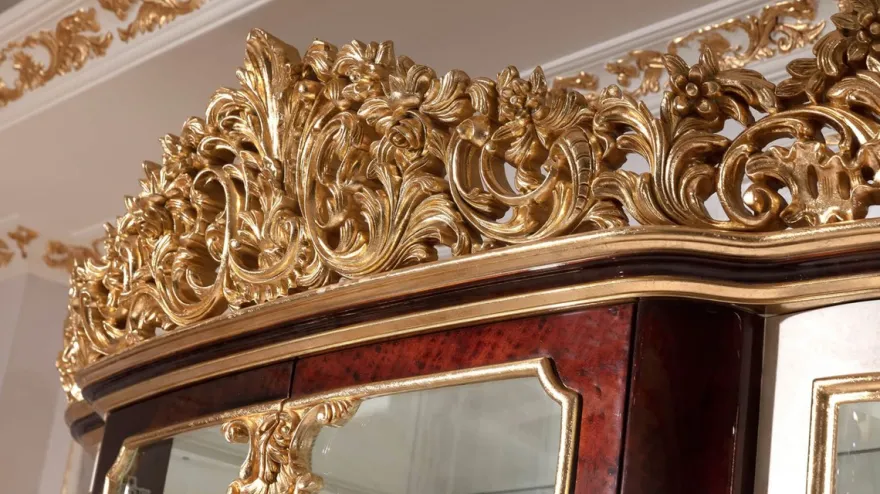 Casa Padrino Luxus Barock Vitrine Weiß / Braun / Gold - Prunkvoller Massivholz Vitrinenschrank mit 2 Glastüren - Barock Möbel - Edel & Prunkvoll