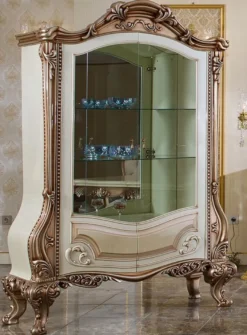Casa Padrino Luxus Barock Vitrine Weiß / Beige / Kupferfarben - Prunkvoller Massivholz Vitrinenschrank mit 2 Glastüren und 2 Glasregalen - Barock Möbel - Edel & Prunkvoll