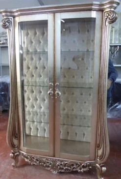 Casa Padrino Luxus Barock Vitrine Silber - Handgefertigter Massivholz Vitrinenschrank mit 2 Glastüren - Prunkvolle Barock Möbel