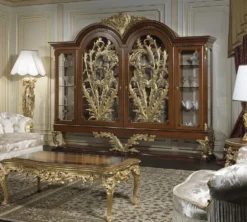 Casa Padrino Luxus Barock Vitrine Braun / Gold 308 x 50 x H. 242 cm - Edler Massivholz Vitrinenschrank mit 4 Türen - Hotel Restaurant Schloss Möbel - Luxus Qualität - Made in Italy