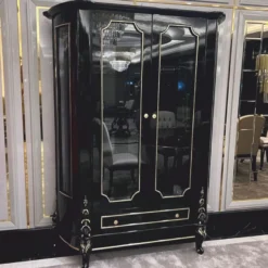 Casa Padrino Luxus Barock Vitrine mit 2 Glastüren und Schublade Schwarz / Gold - Barockstil Möbel