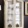 Casa Padrino Luxus Barock Vitrine Weiß / Gold - Handgefertigter Massivholz Vitrinenschrank mit 2 Glastüren - Prunkvolle Barock Möbel - Luxus Qualität - Made in Italy